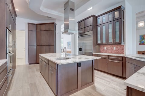 Palm Paradise chef's kitchen (2)