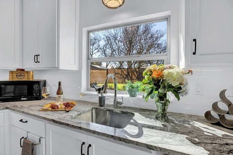 House, Multiple Beds, Patio, City View (403W Austin Carriage) | Private kitchen | Coffee/tea maker, electric kettle