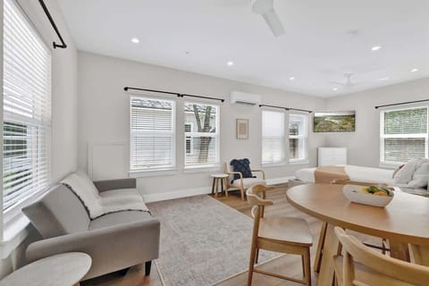 Cottage, 1 King Bed, Hot Tub, City View (215 Mistletoe- C) | Interior