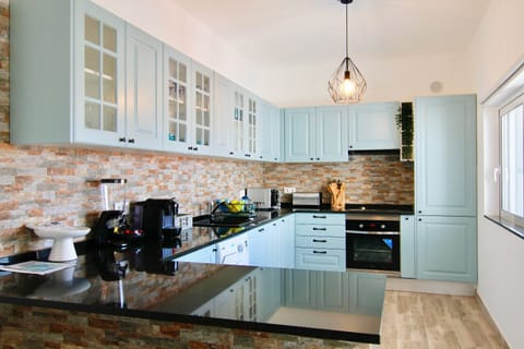 Apartment, 3 Bedrooms, Terrace | Private kitchen | Coffee/tea maker, microwave, oven, dishwasher