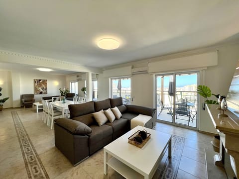 Apartment, 4 Bedrooms, Terrace | Living room