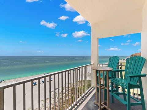 Condo (2 Bedrooms) | Front of property