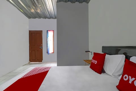 Standard Double Room | Laptop workspace, free WiFi, bed sheets