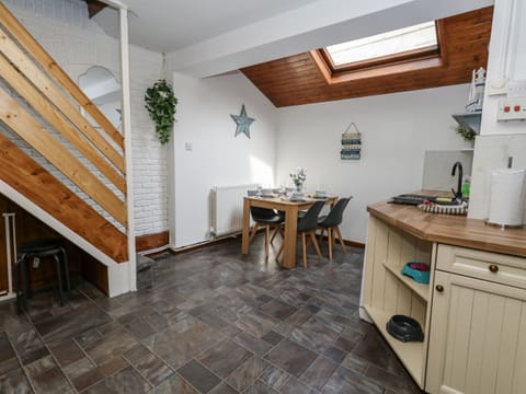 Cottage | Dining