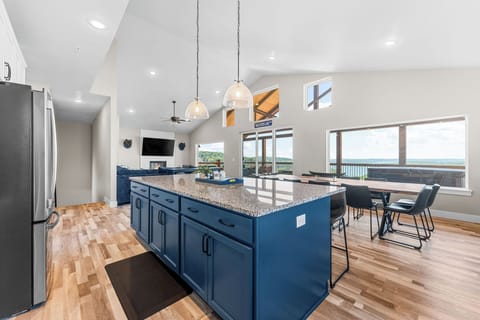 Who needs a restaurant when you’ve got views like this for dinner? 