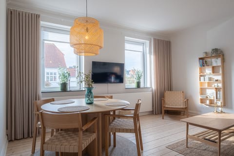 Apartment | Dining