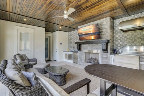 Large Screened Porch and Grill Station