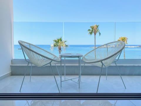 Luxury Apartment | Terrace/patio