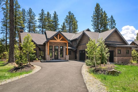 Sweet Sixteen: - New, modern-mountain golf course retreat!