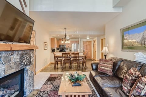 Condo, 1 Bedroom | Living area