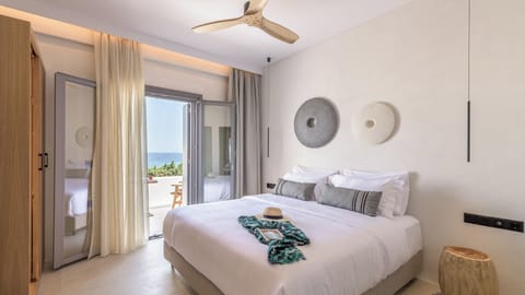 Deluxe Double Room, Partial Sea View | In-room safe, soundproofing, iron/ironing board, free WiFi