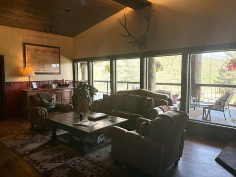 Lodge Living Room - Open to Cabin Guests