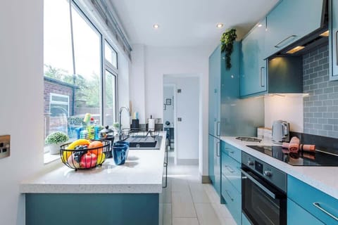 The kitchen benefits from all the essentials for a short or long stay.