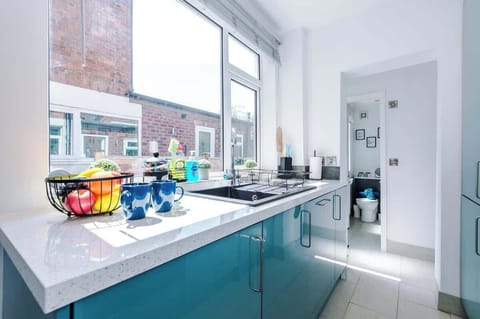 The kitchen benefits from all the essentials for a short or long stay.