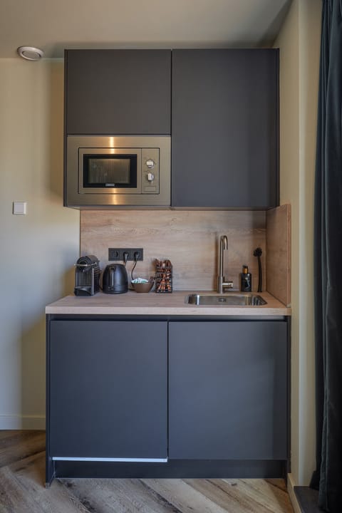 Espresso maker, coffee/tea maker, electric kettle