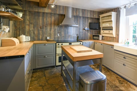 Fridge, dishwasher, electric kettle, toaster