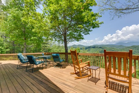 Almond Vacation Rental | 3BR | 2BA | 1 Step Required to Enter | 2,600 Sq Ft