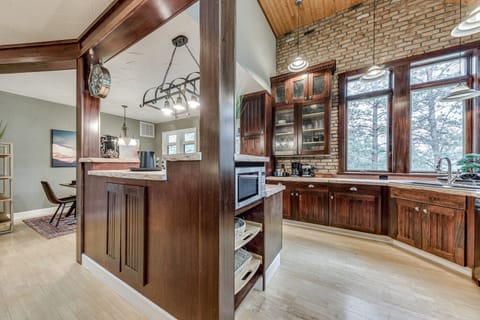 Ruidoso Vacation Rental | 3BR | 3.5BA | 2,775 Sq Ft | 3 Steps Required to Enter