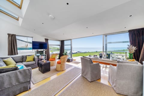 The Billy Shed, Eype: Spacious sitting, dining and kitchen area with outstanding views