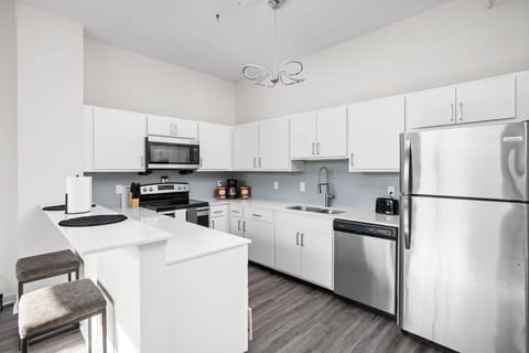 Apartment | Private kitchen | Fridge, microwave, oven, stovetop