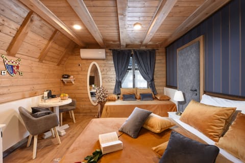 Deluxe Double or Twin Room, 1 King Bed | Egyptian cotton sheets, premium bedding, memory foam beds, minibar