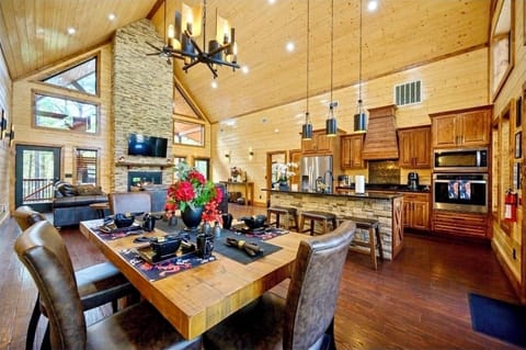 Enjoy quiet breakfasts, candlelit dinners, or family meals at the large dining. 