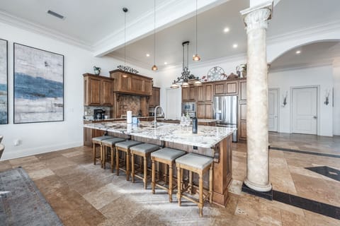 Kitchen/Breakfast bar