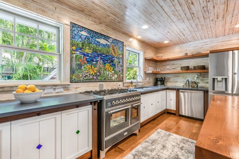 Fully equipped kitchen