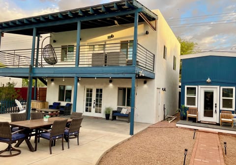Relax in our gorgeous tiny house with its private deck and great backyard views!