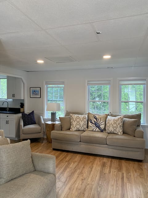 Open Living Space with plenty of space to relax with family and friends.