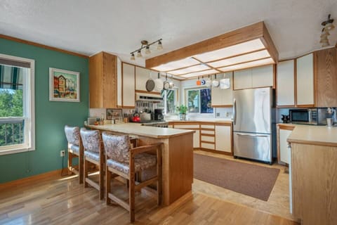 KITCHEN AND BAR AREA