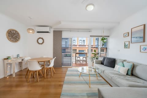 Sunny living area opens out onto Balcony 2. Relax & unwind+ blackout blinds.