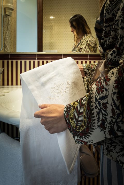 Superior Double Room | Bathroom | Slippers