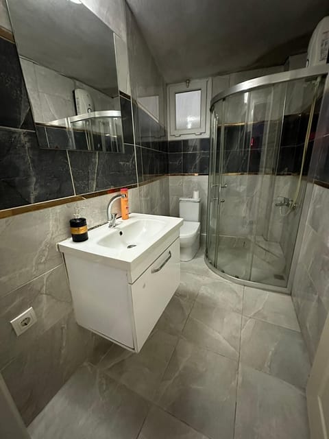 City Apartment | Bathroom