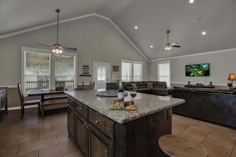 House, Multiple Beds, Patio (9300 River Rd #9) | Interior