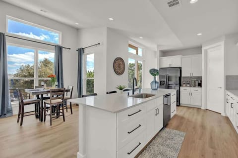 House, Multiple Beds, Pool Access (502 Venture Blvd S) | Private kitchen | Coffee/tea maker, electric kettle