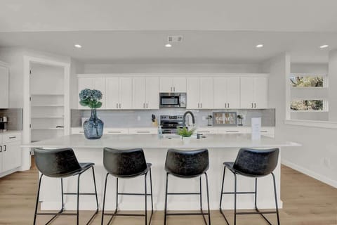 House, Multiple Beds, Pool Access (502 Venture Blvd S) | Private kitchen | Coffee/tea maker, electric kettle