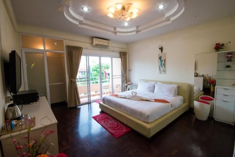 Minibar, in-room safe, rollaway beds, free WiFi