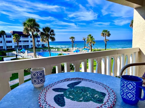 Watch the sunrise each morning over the Atlantic Ocean! Private balcony. 
