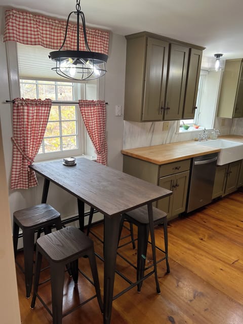 Kitchen seating for 4