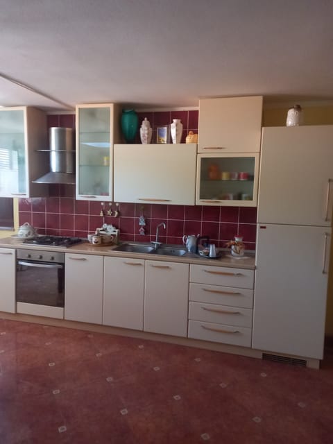 Classic Room | Living area | Flat-screen TV