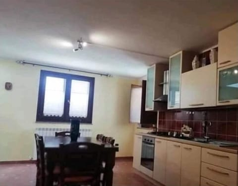 Classic Room | Living area | Flat-screen TV