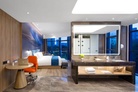 King Bed Suite | Premium bedding, WiFi (free)