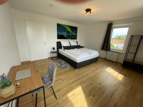 Schlafzimmer 1 - Kingsize Bett 180cm Breite