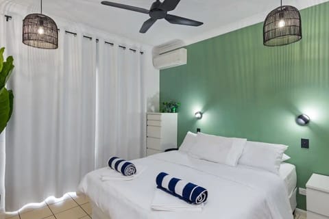 Queen bed in the main bedroom