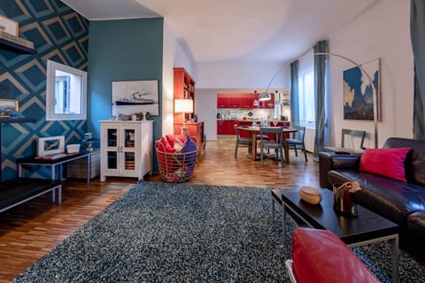 Living area and kitchen (1)