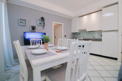 Kitchen and living area (2)