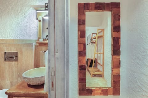 Economy Room (-1. Floor) | Bathroom | Shower, hair dryer, towels, soap