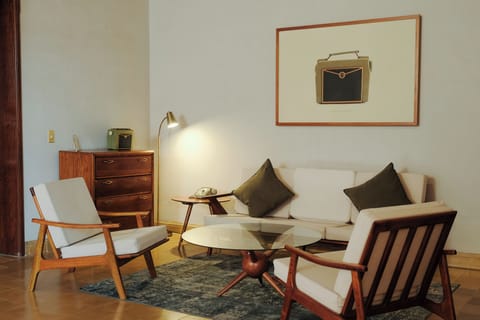 Suite, 1 King Bed (Master) | Living area