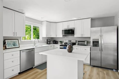 Newly remodeled Kitchen with stainless appliances